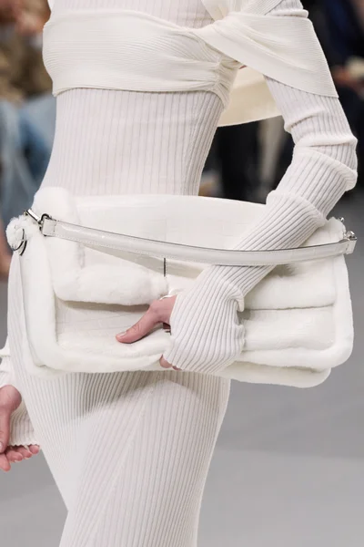 Look 18